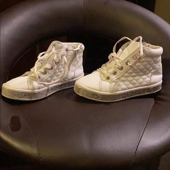 White boot like sneakers ,with glittery edges - Picture 2 of 3